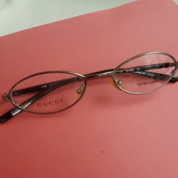Gucci eyeglasses - Picture 2 of 6